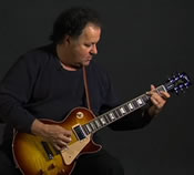 Arlen Roth plays a Gibson Les Paul